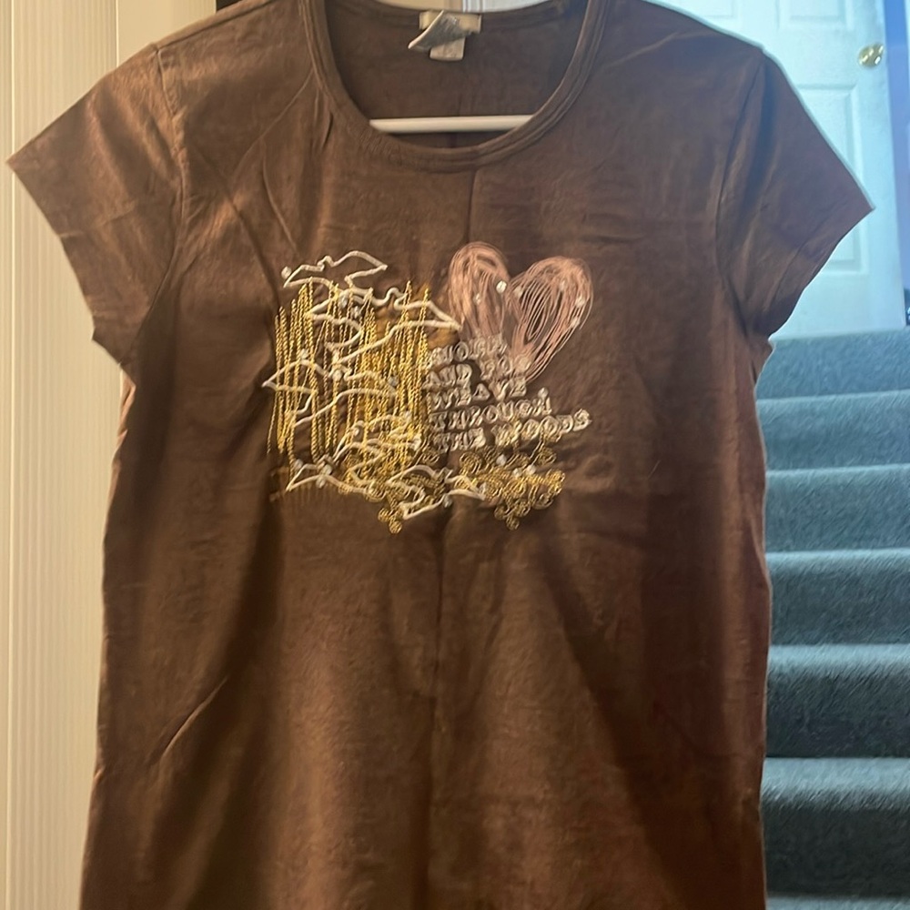 Cute ON tee. Only wore a few times